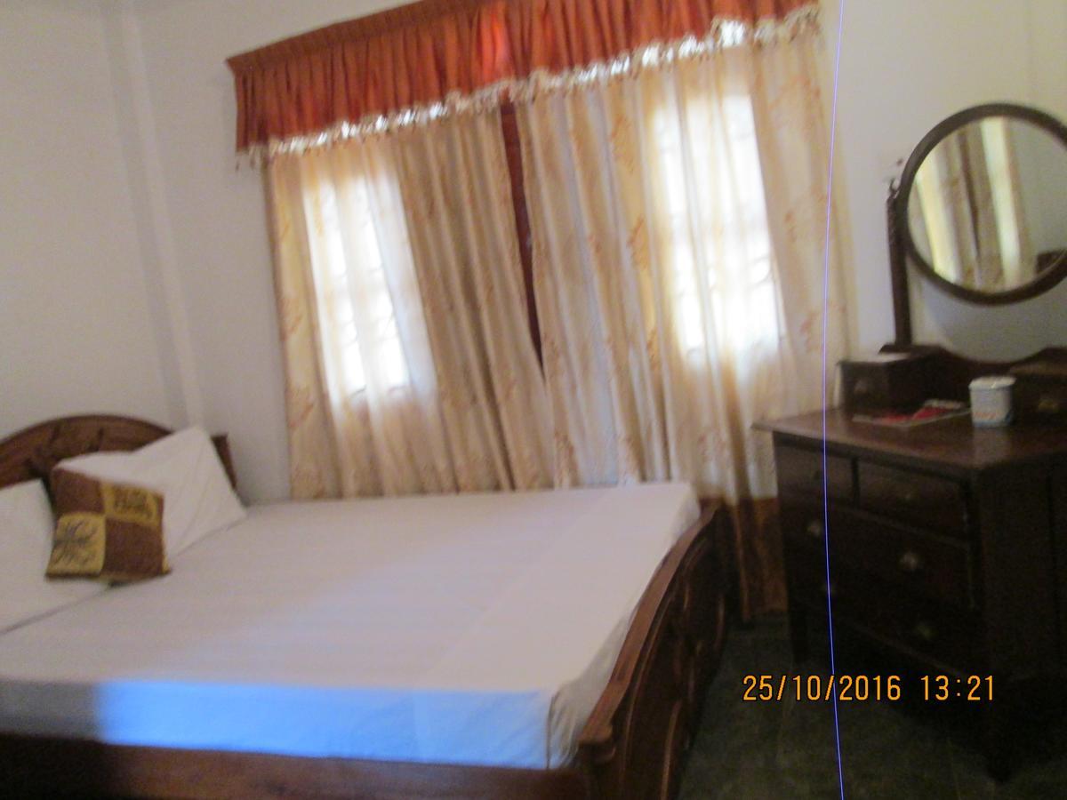 Hotel Blue Whale Jaffna Esterno foto