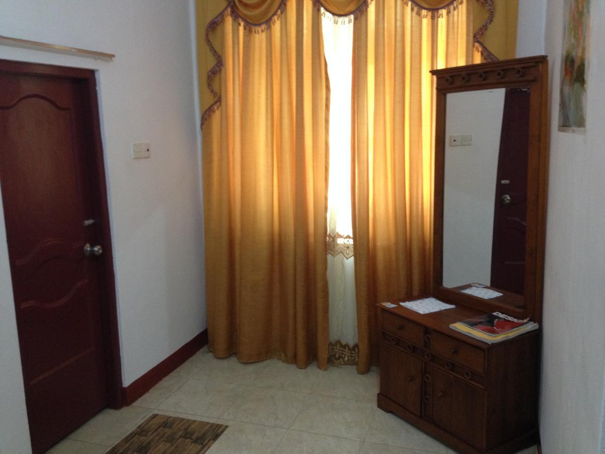 Hotel Blue Whale Jaffna Esterno foto