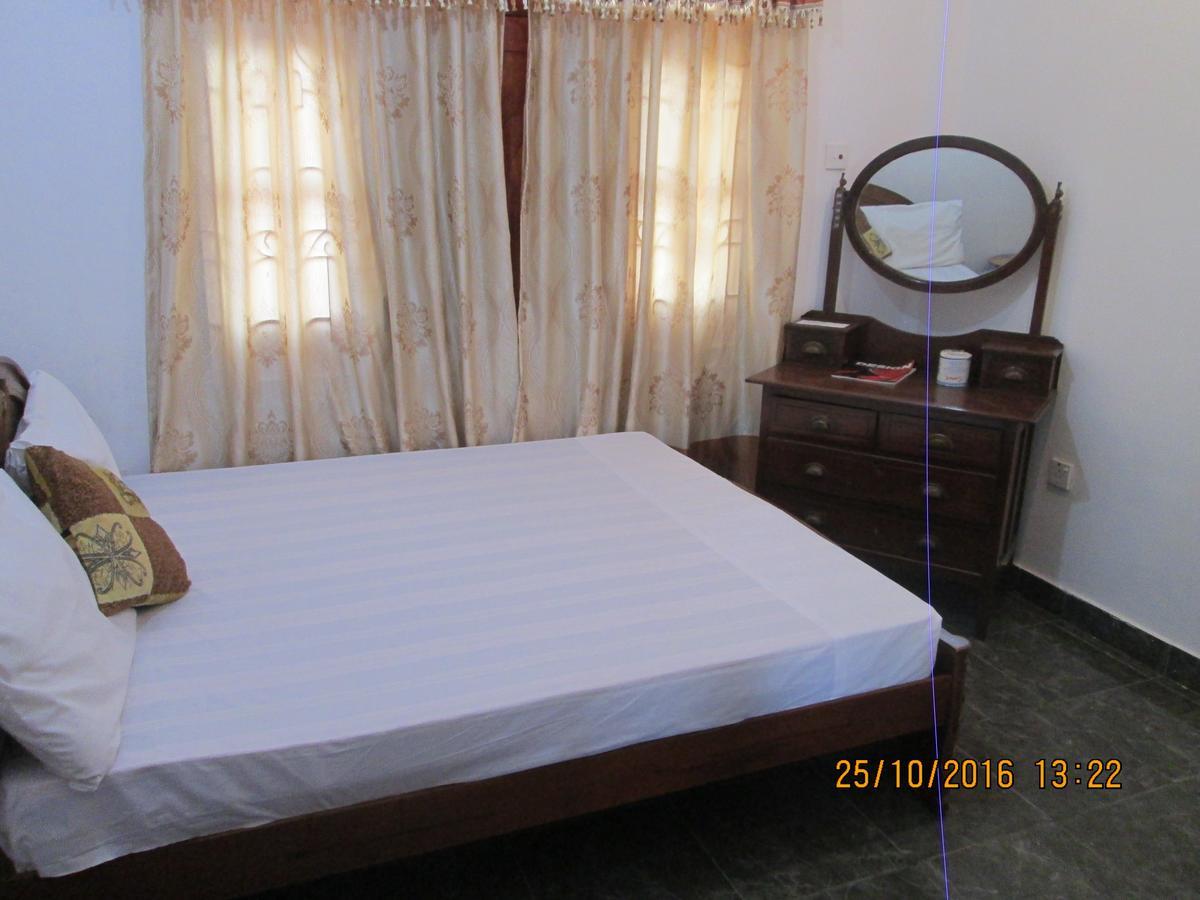 Hotel Blue Whale Jaffna Esterno foto