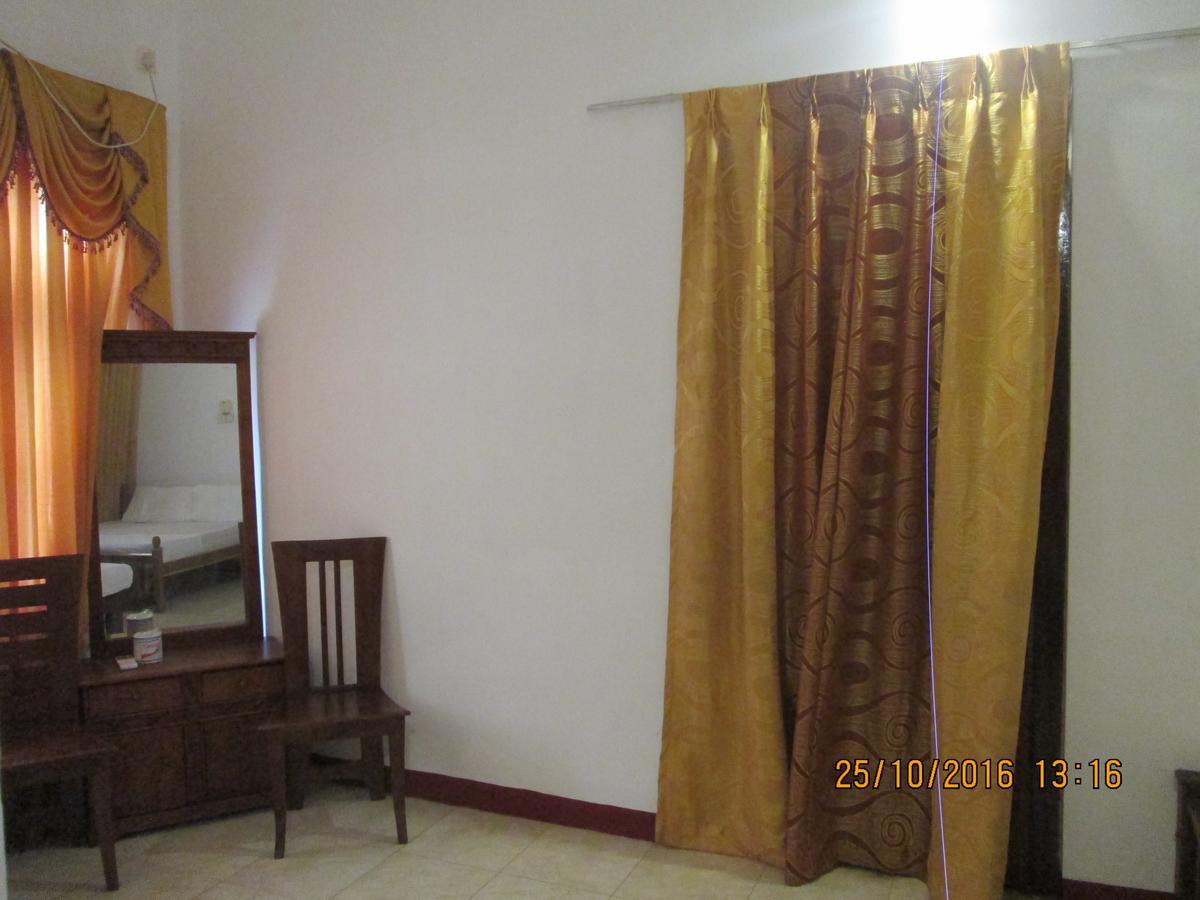 Hotel Blue Whale Jaffna Esterno foto