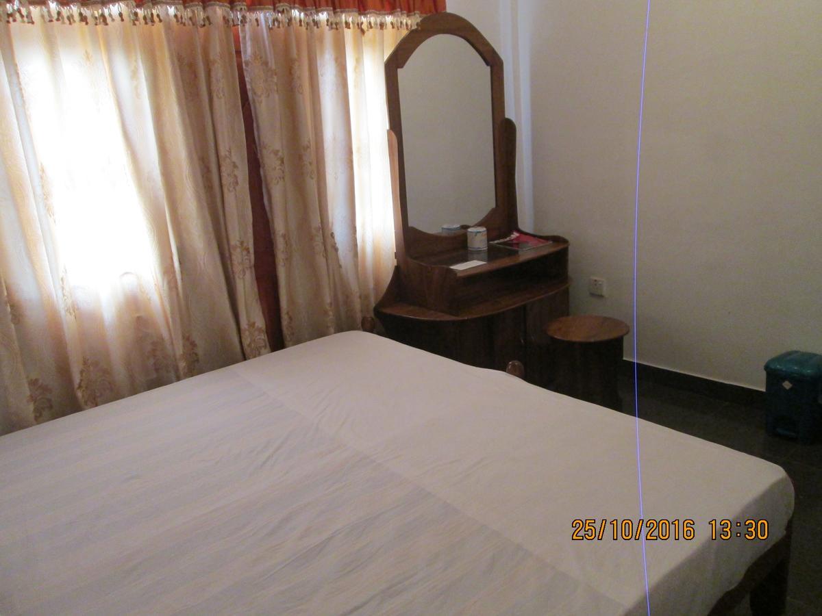 Hotel Blue Whale Jaffna Esterno foto