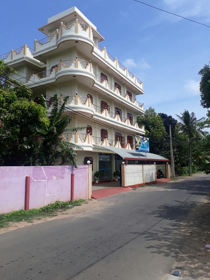 Hotel Blue Whale Jaffna Esterno foto