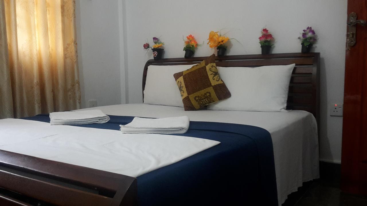 Hotel Blue Whale Jaffna Esterno foto