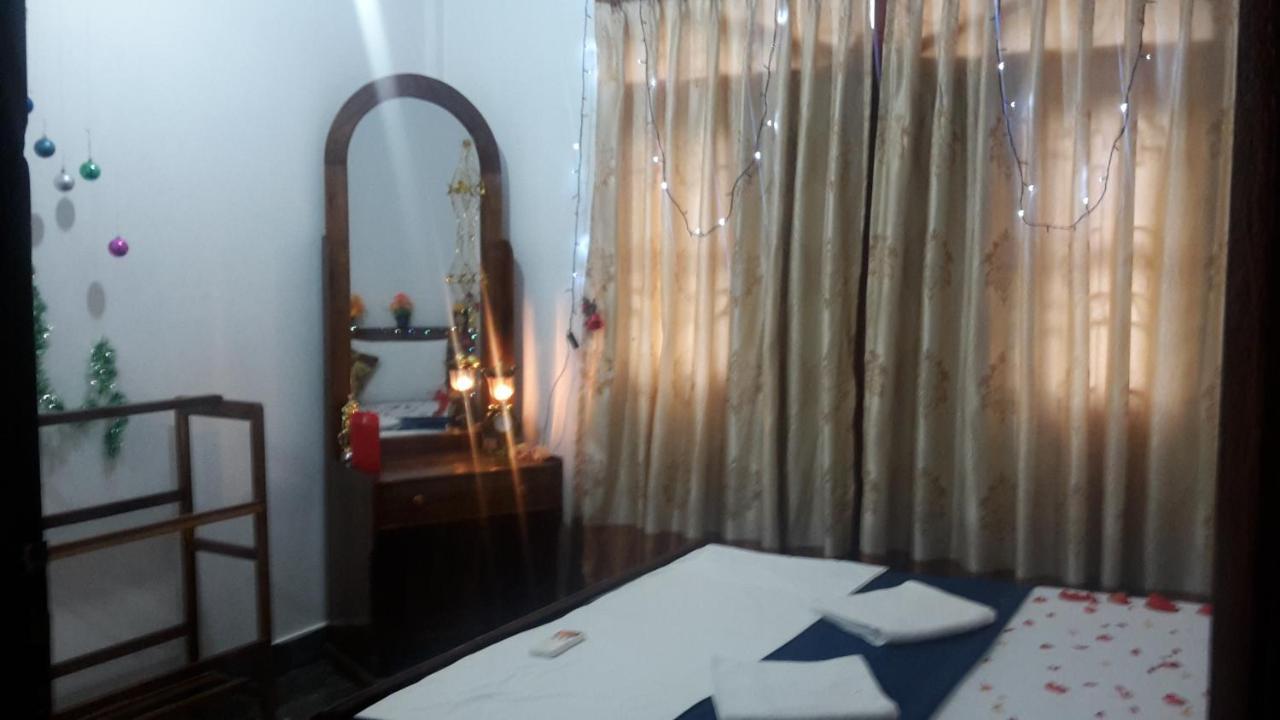 Hotel Blue Whale Jaffna Esterno foto