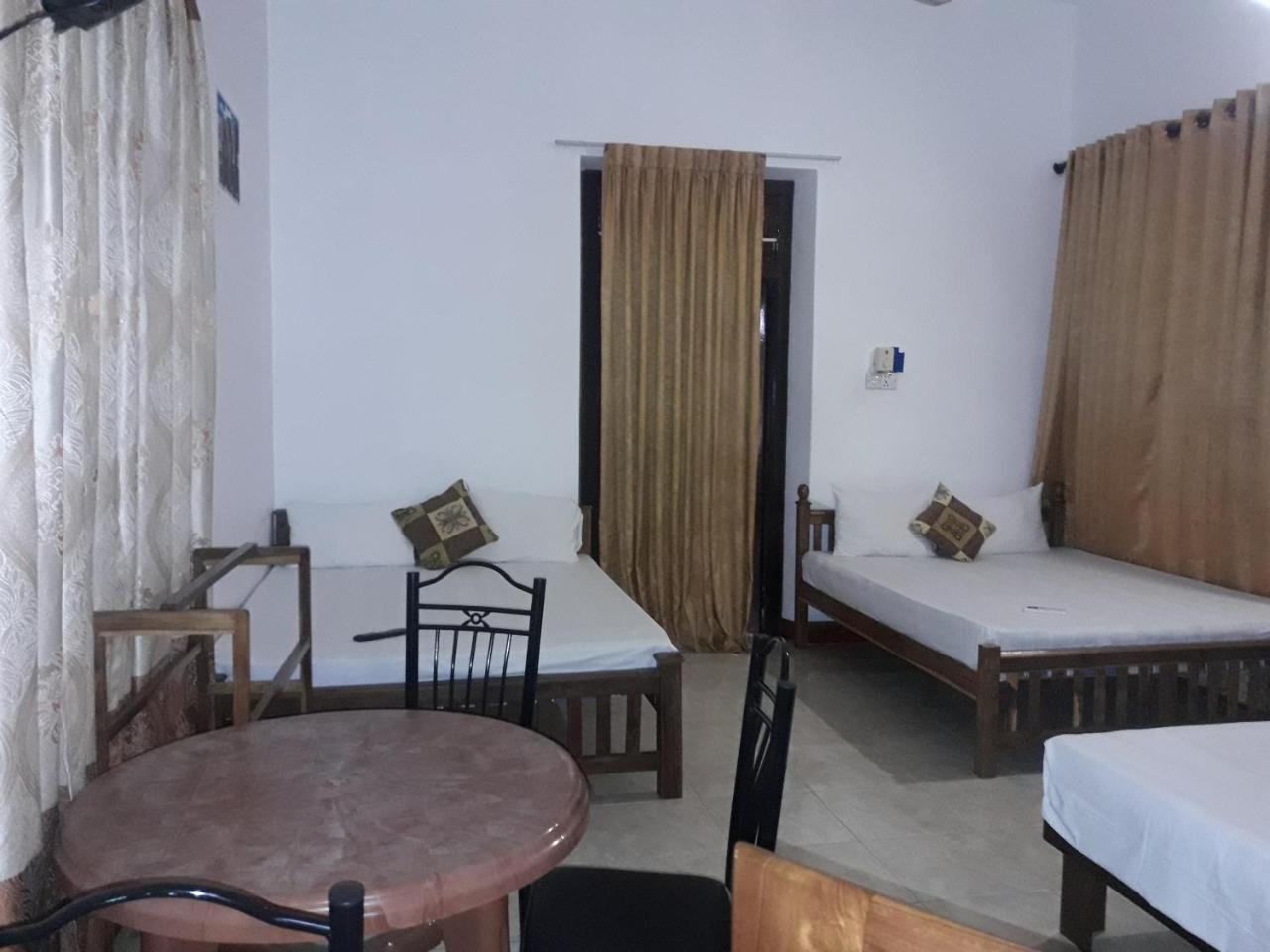 Hotel Blue Whale Jaffna Esterno foto