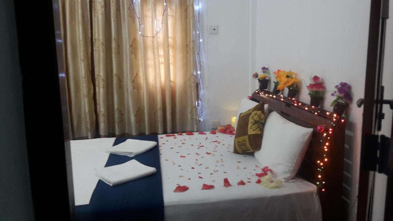 Hotel Blue Whale Jaffna Esterno foto