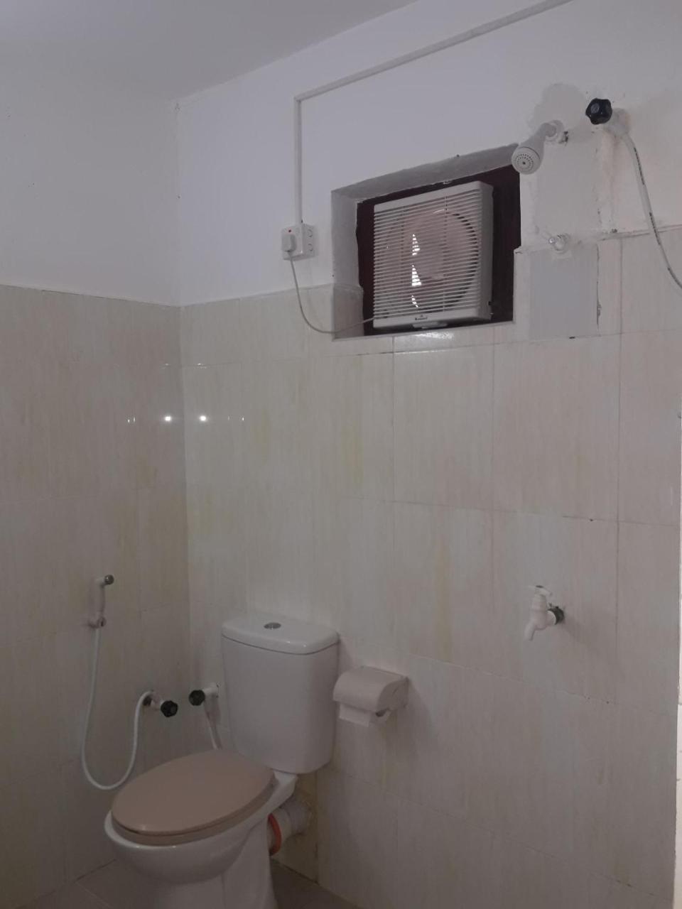 Hotel Blue Whale Jaffna Esterno foto