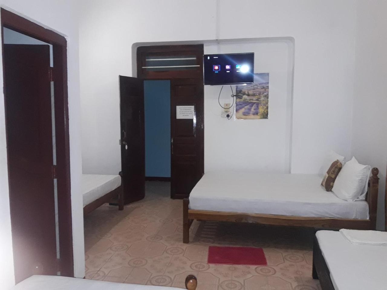Hotel Blue Whale Jaffna Esterno foto