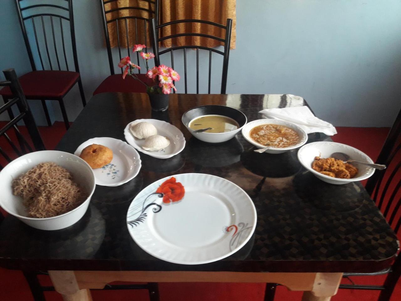 Hotel Blue Whale Jaffna Esterno foto