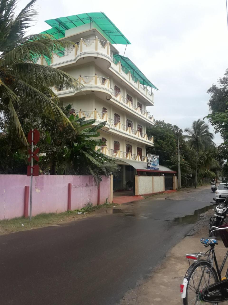 Hotel Blue Whale Jaffna Esterno foto