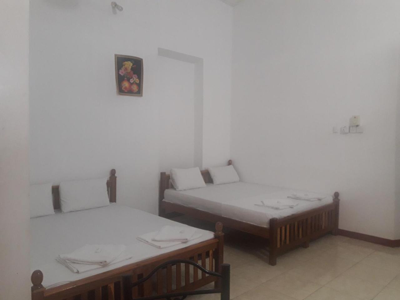 Hotel Blue Whale Jaffna Esterno foto