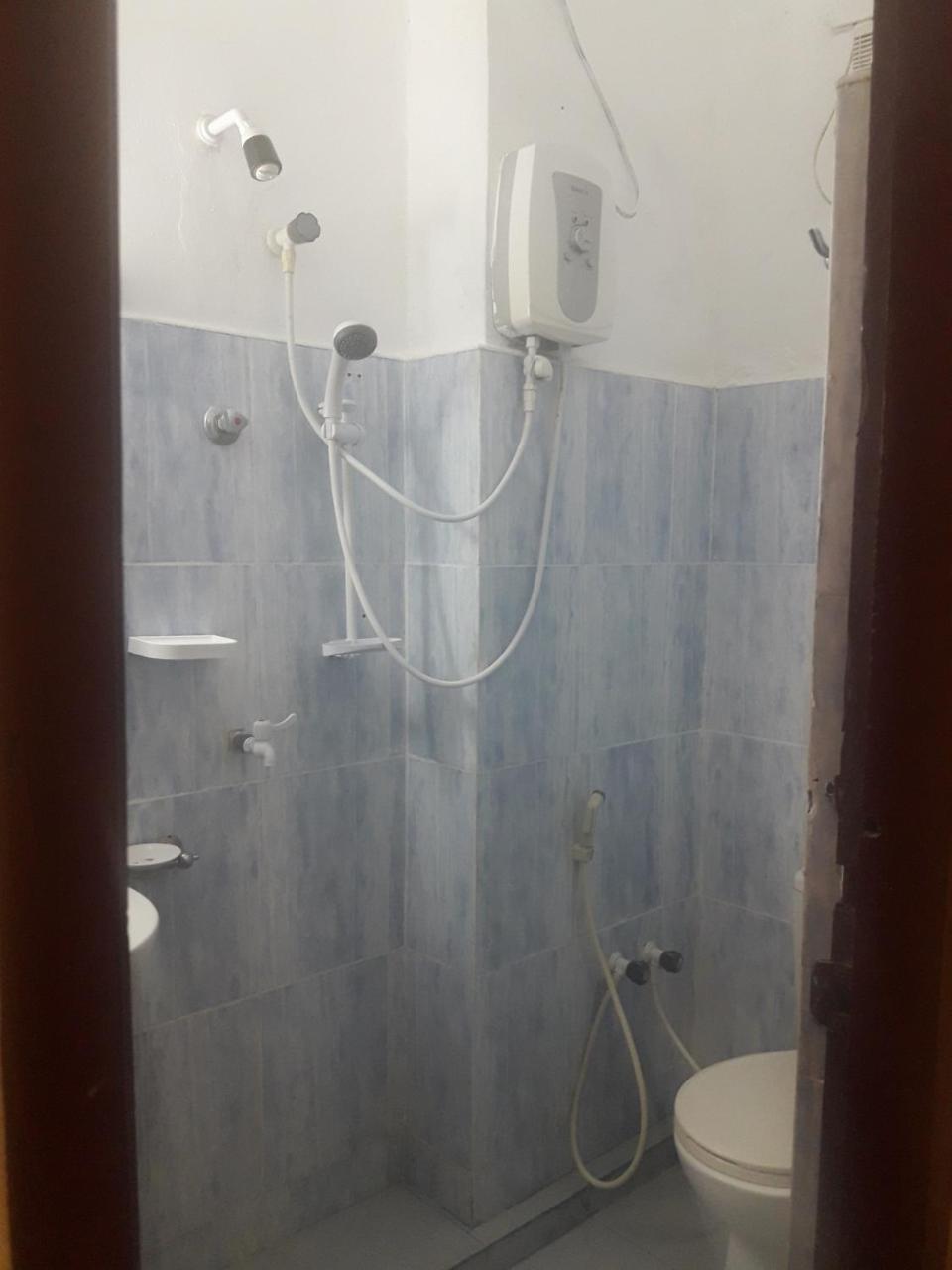 Hotel Blue Whale Jaffna Esterno foto