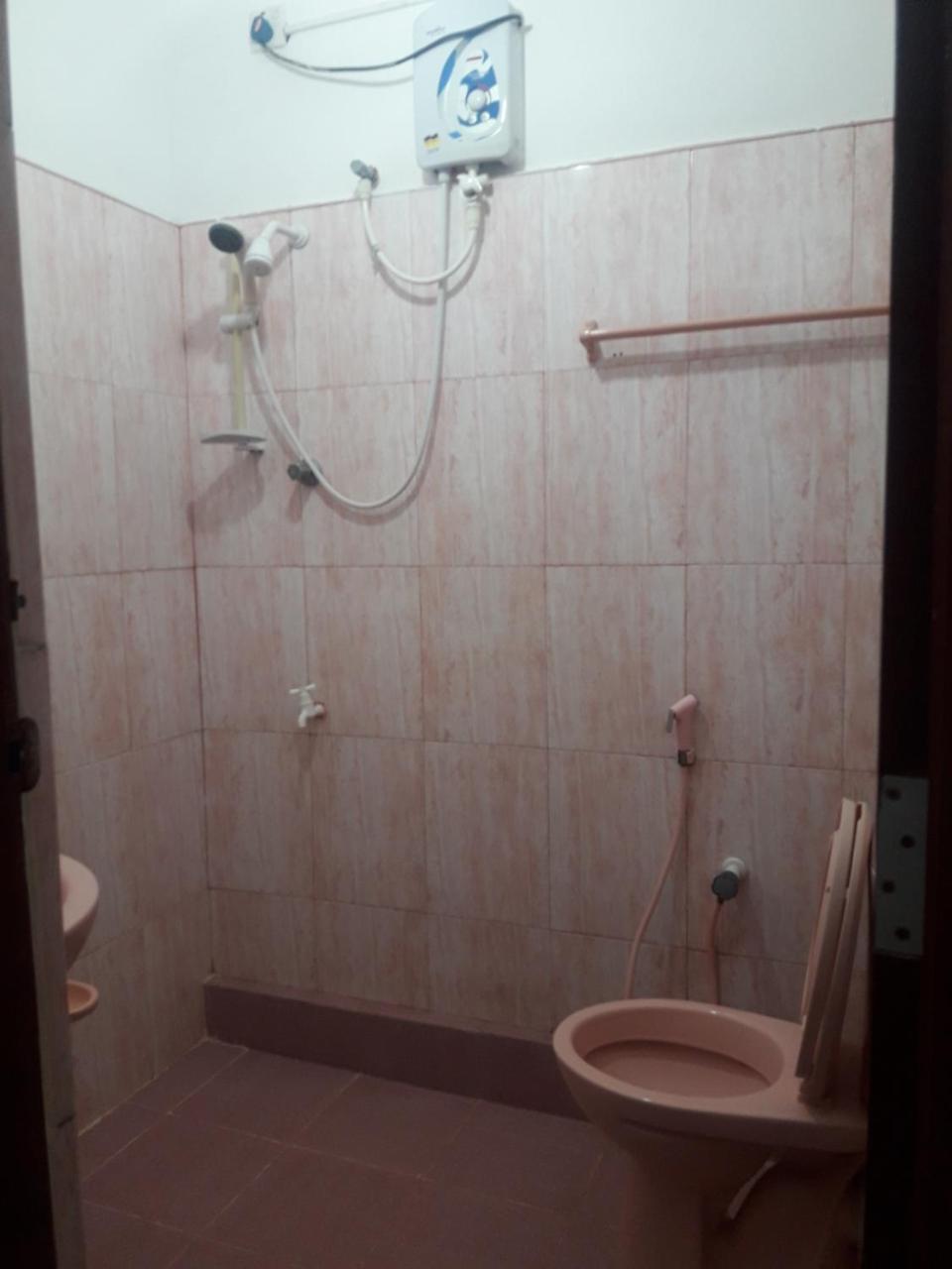 Hotel Blue Whale Jaffna Esterno foto