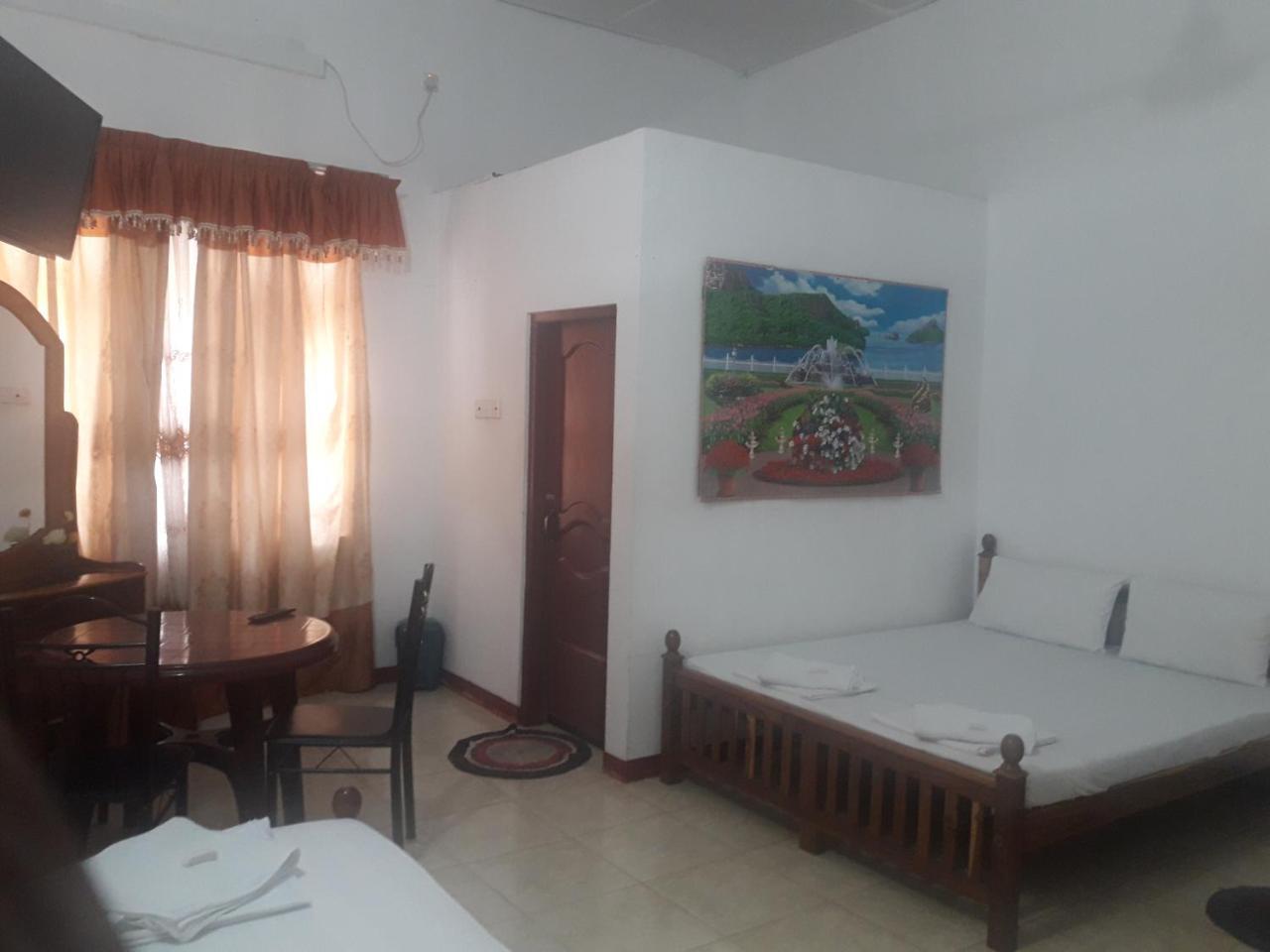 Hotel Blue Whale Jaffna Esterno foto
