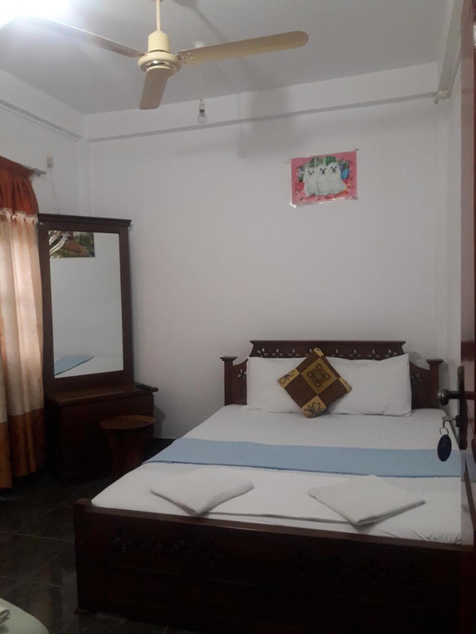 Hotel Blue Whale Jaffna Esterno foto
