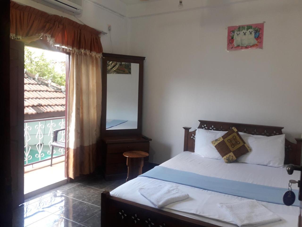 Hotel Blue Whale Jaffna Esterno foto