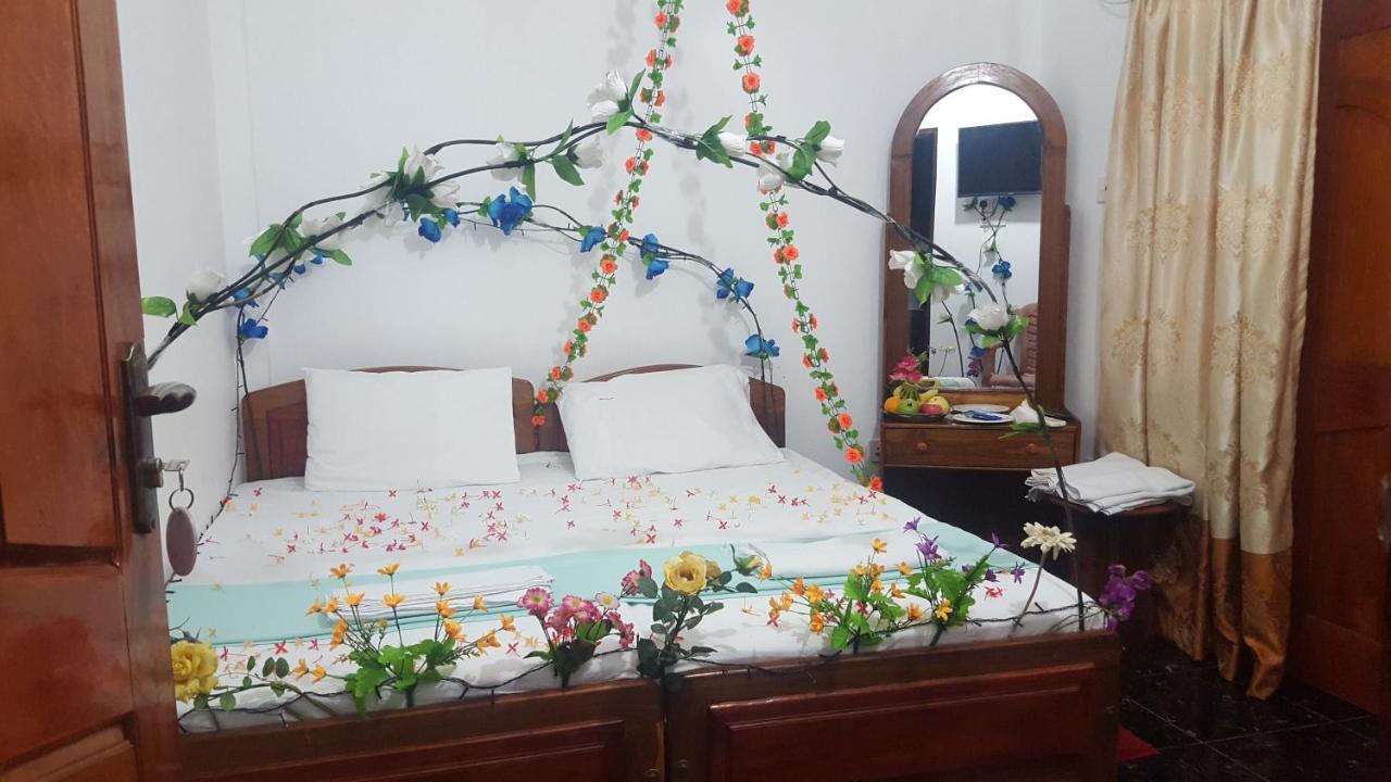 Hotel Blue Whale Jaffna Esterno foto